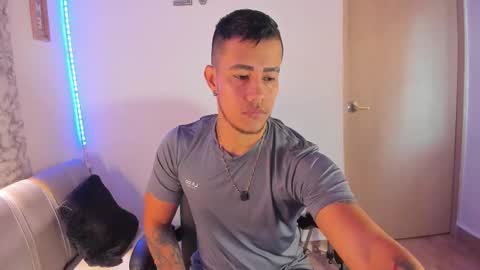 Snapshot of sebastiian69_ chatting on 02-03-26, 12:43 Sebas online show from 02-03-26, 12:43