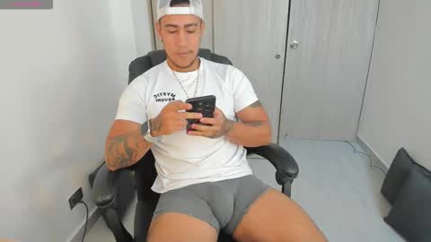 Snapshot of sebastiian69_ chatting on 02-08-26, 12:30 Sebas online show from 02-08-26, 12:30