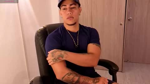 Snapshot of sebastiian69_ chatting on 02-11-26, 11:26 Sebas online show from 02-11-26, 11:26