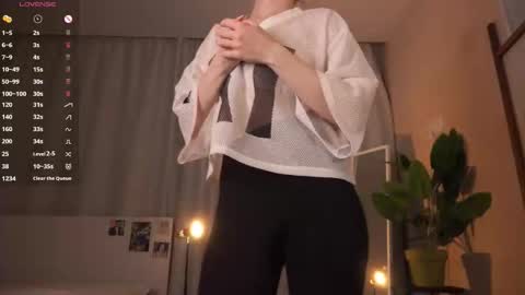 Snapshot of second_aid chatting on 11-19-25, 04:29 Brenda online show from 11-19-25, 04:29