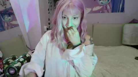 Snapshot of secret_bloom chatting on 11-18-25, 10:31 secret_bloom online show from 11-18-25, 10:31