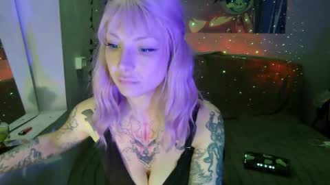 Snapshot of secret_bloom chatting on 12-16-25, 09:09 secret_bloom online show from 12-16-25, 09:09