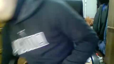 Snapshot of secretcutie200 chatting on 11-15-25, 07:43 secretcutie200 online show from 11-15-25, 07:43