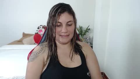 Snapshot of secretdeluxe chatting on 04-30-26, 12:00 Secret Bella online show from 04-30-26, 12:00