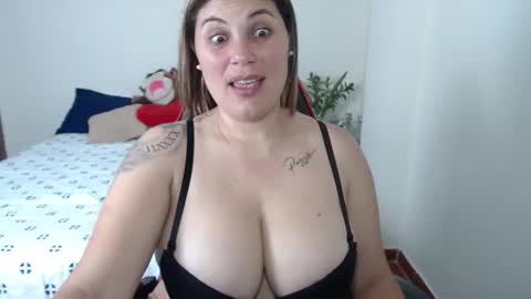 Snapshot of secretdeluxe chatting on 05-08-26, 11:26 Secret Bella online show from 05-08-26, 11:26