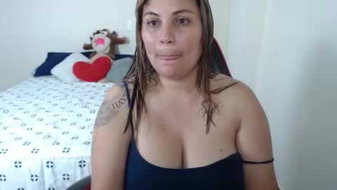Snapshot of secretdeluxe chatting on 05-15-26, 10:55 Secret Bella online show from 05-15-26, 10:55