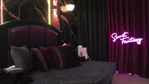 Kiki and Max online show from 04-20-26, 01:08