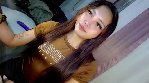 Snapshot of seductive_morena chatting on 12-21-25, 10:39 Im shy online show from 12-21-25, 10:39