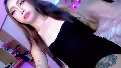 Snapshot of seductive_morena chatting on 02-22-26, 05:22 Im shy online show from 02-22-26, 05:22