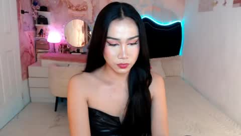 Snapshot of seductive_vana chatting on 06-11-26, 05:11 Vanessa online show from 06-11-26, 05:11
