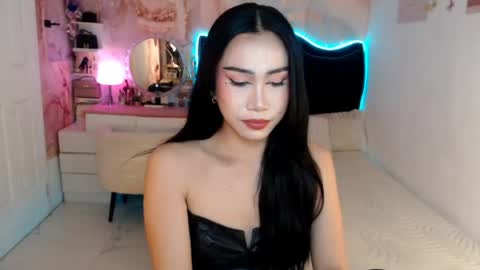 Snapshot of seductive_vana chatting on 06-12-26, 07:24 Vanessa online show from 06-12-26, 07:24