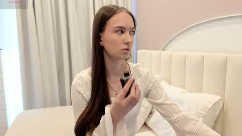 Seelexi online show from 06-17-26, 09:45