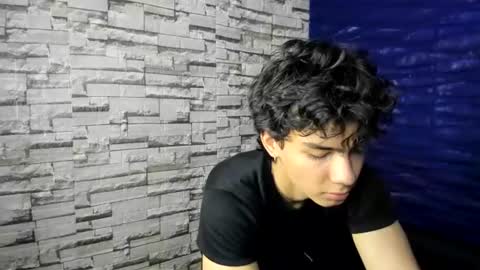Snapshot of seigfried0 chatting on 06-19-26, 12:37 Seigfried online show from 06-19-26, 12:37