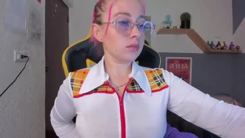 Yeyis  online show from 04-22-26, 03:13