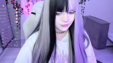 Selena  online show from 11-11-25, 04:45