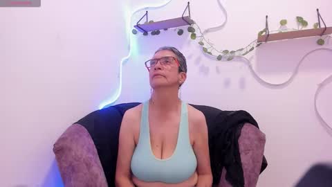 Selena online show from 11-13-25, 08:19