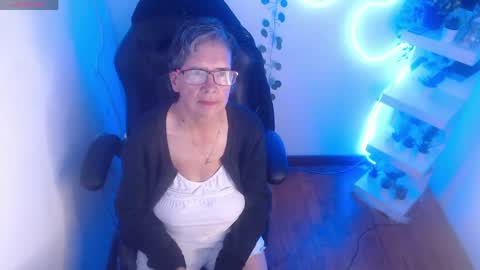 Snapshot of selena_ferreira chatting on 06-08-26, 07:25 Selena online show from 06-08-26, 07:25