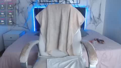 Selena online show from 10-26-25, 06:58