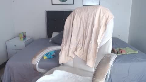 Selena online show from 03-08-26, 04:33