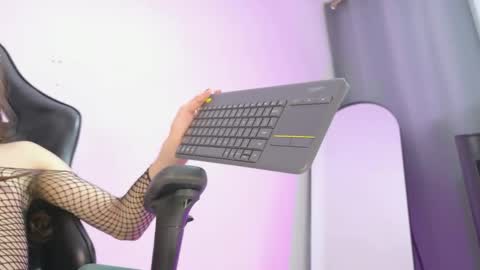 selena roberts online show from 04-17-26, 01:30