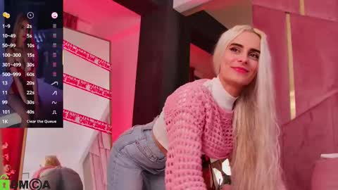 Selena online show from 10-30-25, 05:09