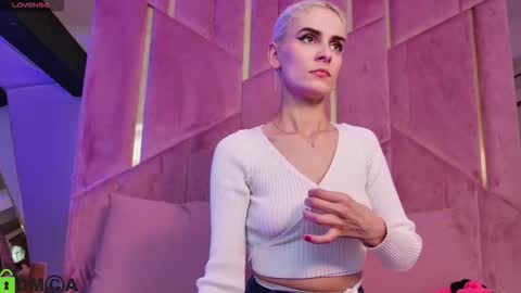 Selena online show from 11-04-25, 04:33