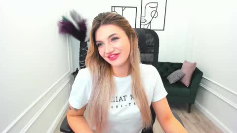 selenaemoore online show from 09-28-25, 07:41