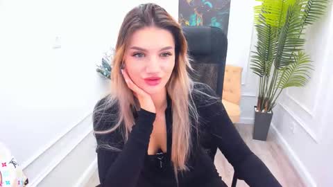 selenaemoore online show from 09-29-25, 07:40