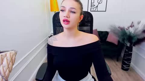 Snapshot of selenaemoore chatting on 01-13-26, 05:13 selenaemoore online show from 01-13-26, 05:13