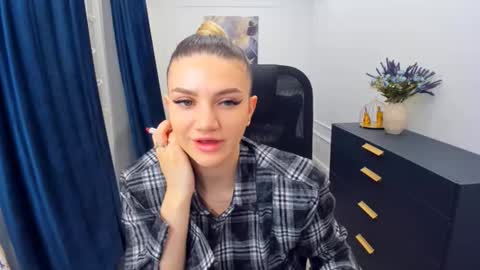 Snapshot of selenaemoore chatting on 02-21-26, 05:08 selenaemoore online show from 02-21-26, 05:08