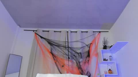 selenafox online show from 10-28-25, 02:04