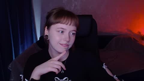 Snapshot of selenalily chatting on 06-01-26, 05:25 Lilith online show from 06-01-26, 05:25