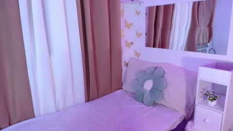 Snapshot of selenareyes chatting on 09-14-25, 08:41 JC online show from 09-14-25, 08:41