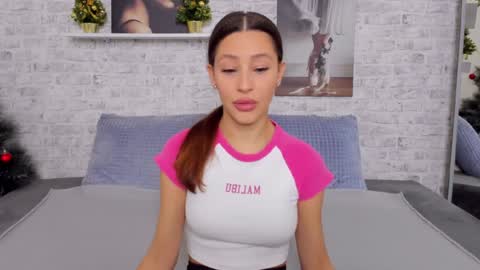 Snapshot of selenarousey chatting on 12-23-24, 08:33 Selena online show from 12-23-24, 08:33