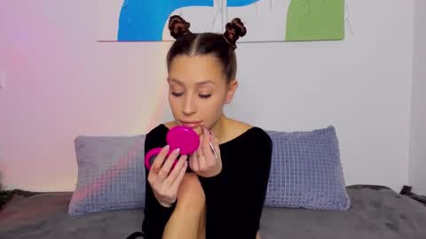 Snapshot of selenarousey chatting on 01-11-25, 10:29 Selena online show from 01-11-25, 10:29