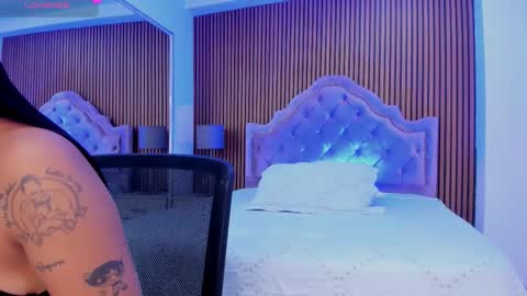 selenastonne online show from 11-23-25, 12:49