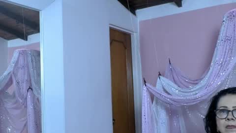 Snapshot of selene_moretti chatting on 05-31-26, 12:01 selene online show from 05-31-26, 12:01