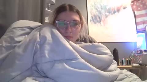 Snapshot of selenebaby chatting on 01-19-25, 06:42 Selene online show from 01-19-25, 06:42