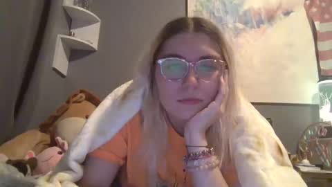 Snapshot of selenebaby chatting on 01-20-25, 09:24 Selene online show from 01-20-25, 09:24