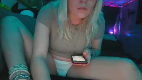 Snapshot of selenebaby chatting on 01-28-25, 12:26 Selene online show from 01-28-25, 12:26