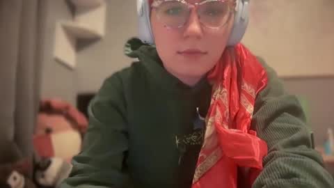 Snapshot of selenebaby chatting on 02-13-25, 02:34 Selene online show from 02-13-25, 02:34