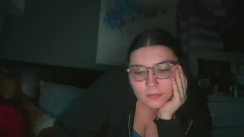 Snapshot of selenebaby chatting on 09-09-25, 11:26 Selene online show from 09-09-25, 11:26