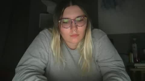 Snapshot of selenebaby chatting on 09-17-25, 11:39 Selene online show from 09-17-25, 11:39