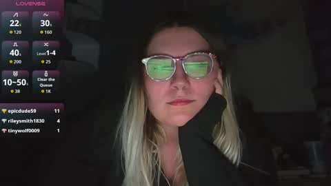 Snapshot of selenebaby chatting on 10-09-25, 05:05 Selene online show from 10-09-25, 05:05