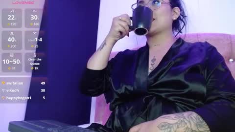 Snapshot of selenemore chatting on 11-11-25, 06:02 Selene online show from 11-11-25, 06:02