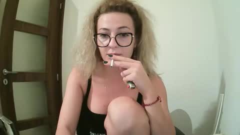 Snapshot of selenna_emma843468 chatting on 09-24-25, 07:28 Selenna online show from 09-24-25, 07:28
