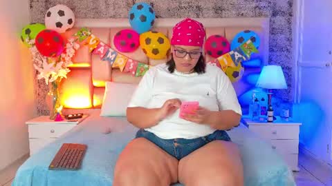 Snapshot of selennacooper chatting on 06-12-26, 11:53 Selenna Cooper online show from 06-12-26, 11:53