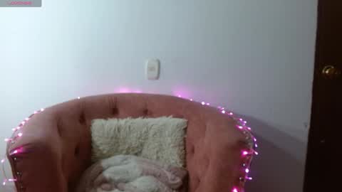 Snapshot of selenne_05_ chatting on 05-18-26, 04:07 Selenne online show from 05-18-26, 04:07