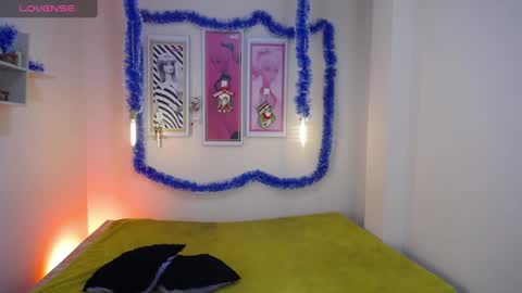 Snapshot of seleny_fitness chatting on 12-11-24, 01:17 Mayte online show from 12-11-24, 01:17