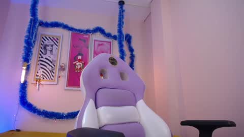 Snapshot of seleny_fitness chatting on 12-20-24, 05:29 Mayte online show from 12-20-24, 05:29